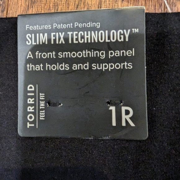 Torrid NWT Studio Ponte Slim Fix Black Zip Hem Pixie Pant 1x - Picture 7 of 15